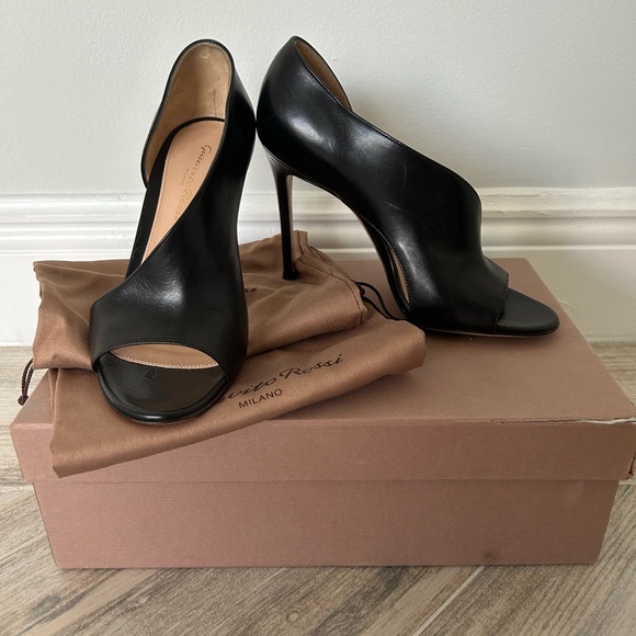 Gianvito Rossi Half-D’Orsay Asymmetric Elegant Sandal. Size 6 - Picture 7 of 12